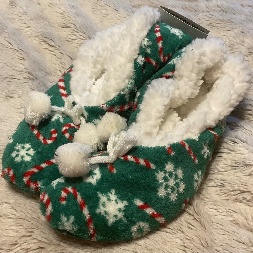 Christmas holiday cheer slippers in L/xL